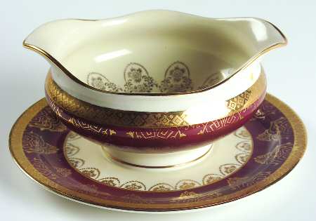 LP7 Gravy Boat with Attached Underplate