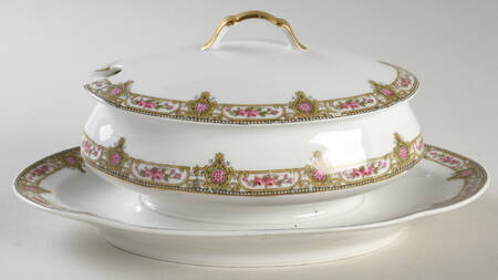 LNT103 Gravy Boat w/Attached Underplate & Lid