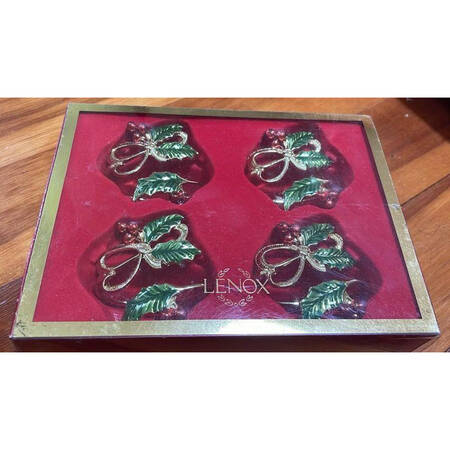 Holiday Nouveau Gold Metal Napkin Ring - Set of 4