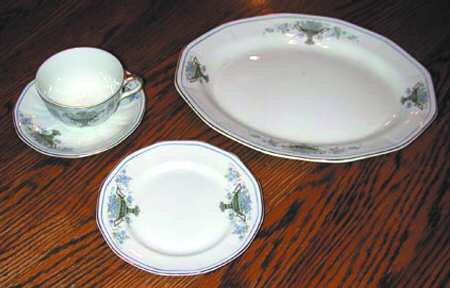 LIA31 Flat Cup & Saucer Set