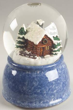 Holiday Mountain Lodge Snow Globe