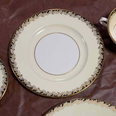 Oakleaf Black Cream Salad Plate