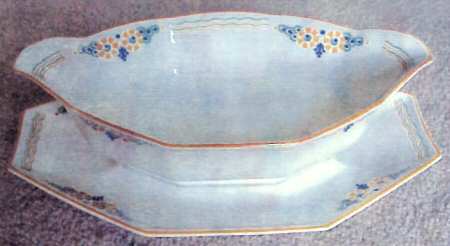 LNT124 Gravy Boat with Attached Underplate