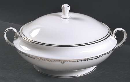 Coronet Platinum Round Covered Vegetable