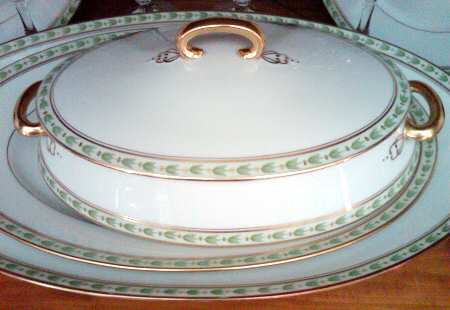 LAT49 Round Covered Vegetable