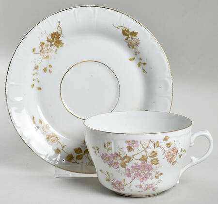 2761 Flat Cup & Saucer Set