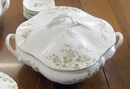 2761 Round Covered Vegetable