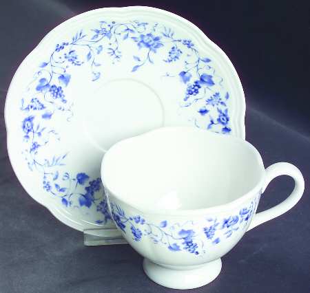 Les Saisons Accessories Footed Cup & Saucer Set