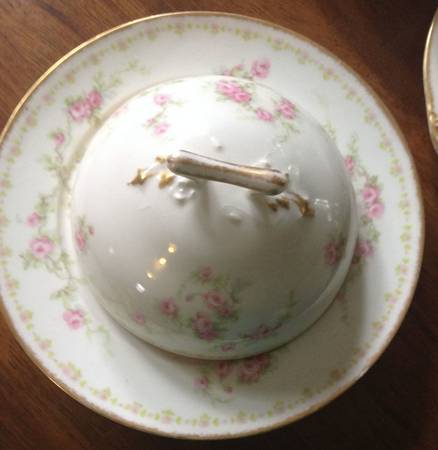 LAT57 Round Covered Butter