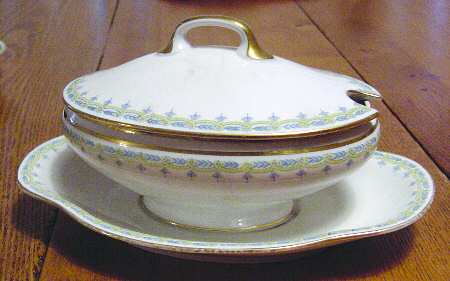 LAT60 Gravy Boat & Lid w/Underplate
