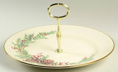 Williamsburg Boxwood & Pine Round Serving Plate with Handle (DP)