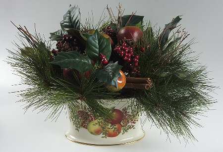 Williamsburg Boxwood & Pine Centerpiece/Cachepot Oval W/Floral /Insert