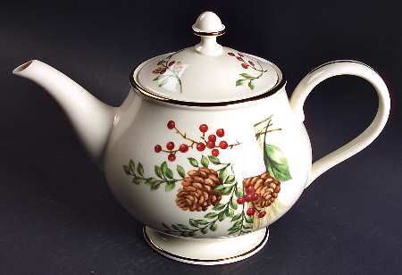 Williamsburg Boxwood & Pine Teapot & Lid