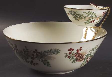 Williamsburg Boxwood & Pine Tier Bowl Set-2 Bowls and Metal Holder