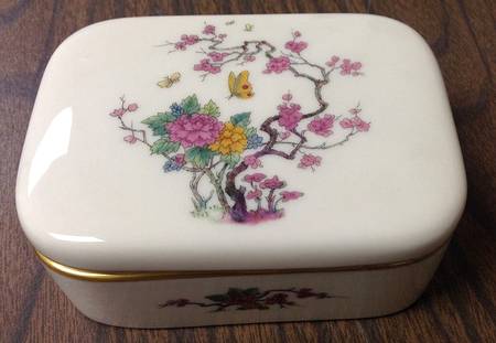 Ming-Birds (Newer, Cream, Gold Backstamp) Cigarette Box & Lid