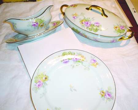 LIM155 Gravy Boat with Attached Underplate