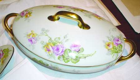 LIM155 Oval Covered Vegetable