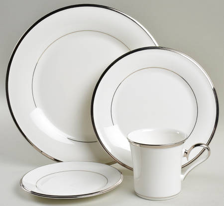 Solitaire White 4 Piece Place Setting
