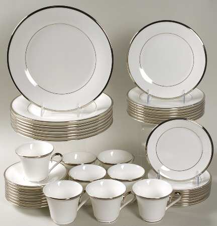 Solitaire White 40 Piece Set