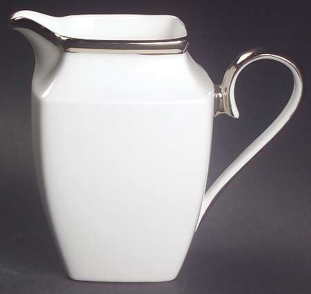 Solitaire White Square Creamer