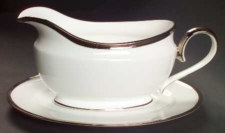 Solitaire White Gravy Boat & Underplate