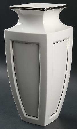 Solitaire White 10" Vase