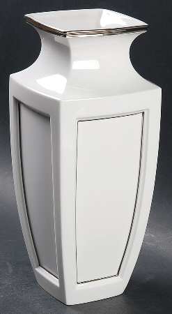Solitaire White 9" Vase
