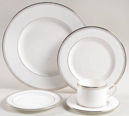 Murray Hill 40 Piece Estate Set