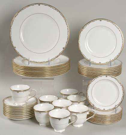 Coronet Gold 40 Piece Set