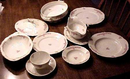 1235 Gravy Boat with Attached Underplate