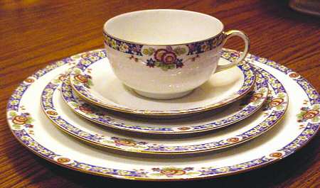 LIM192 Footed Cup & Saucer Set
