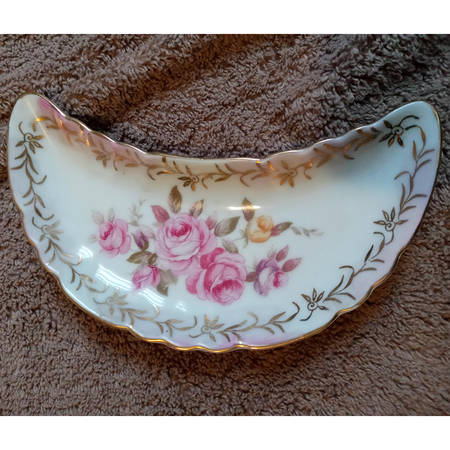 LEF48 Crescent Salad Plate