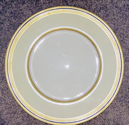 V16B Dinner Plate