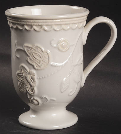 Linen Closet Floral Wreath Mug