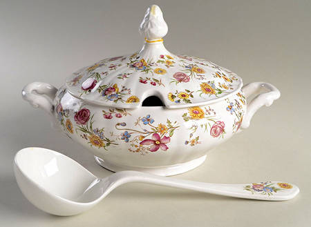 LVO3 Tureen & Lid w/Ladle