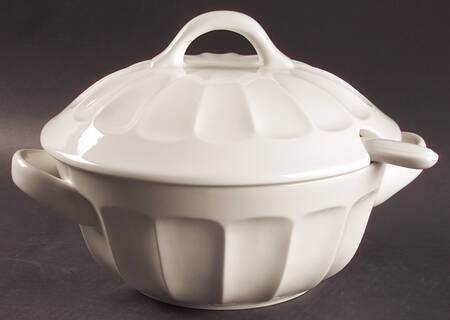 Boxwood Tureen & Lid w/Ladle