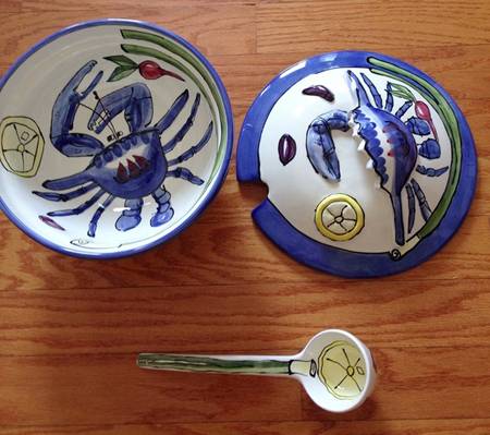 LST2 Tureen & Lid w/Ladle