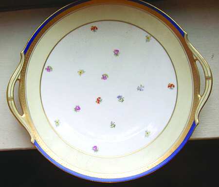 LIM252 Handled Cake Plate
