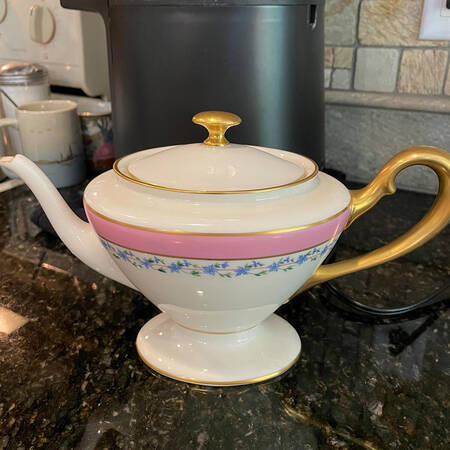T8E Shape 742 Teapot & Lid