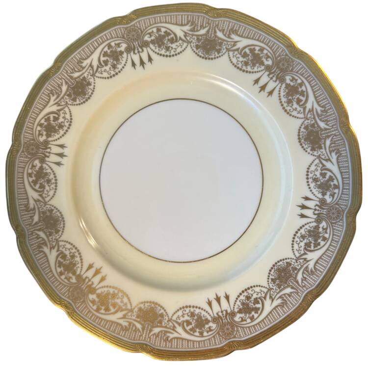 J303A (Scalloped) by Lenox