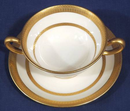 O33 Footed Cream Soup Bowl & Saucer Set