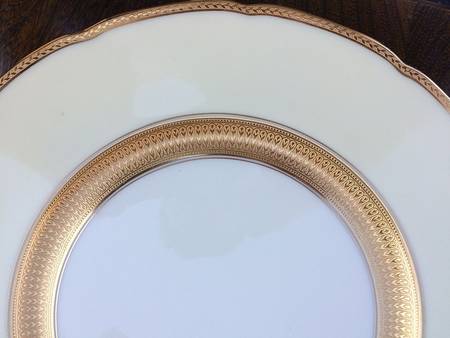 L43a Ivory (Scalloped) by Lenox