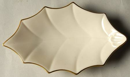 L31 7" Leaf Dish