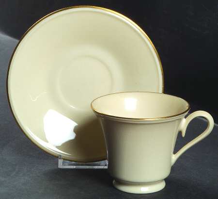 L31 Footed Cup & Saucer Set