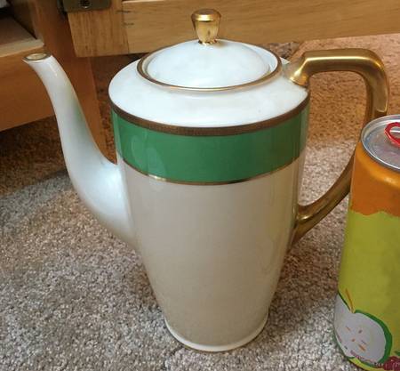 Tuxedo Lettuce Green Shape 1960 Coffee Pot & Lid