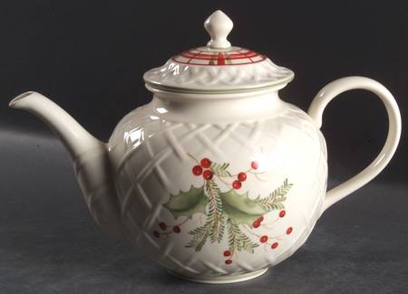 Holiday Gatherings Holiday Berry Carved Teapot & Lid