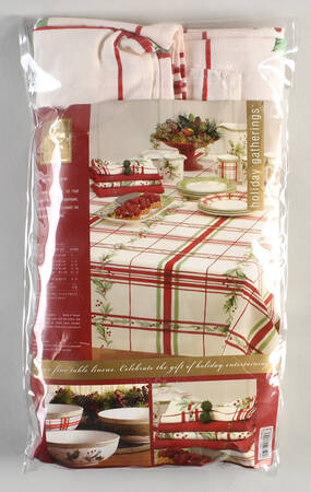 Holiday Gatherings Holiday Berry 60" x 84" Rectangular Tablecloth