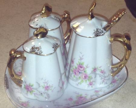 KF1377R Salt & Pepper, Mustard with Lid & Tray