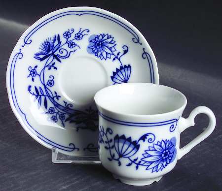 LUK2 Flat Cup & Saucer Set