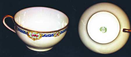 LEG70 Footed Cup